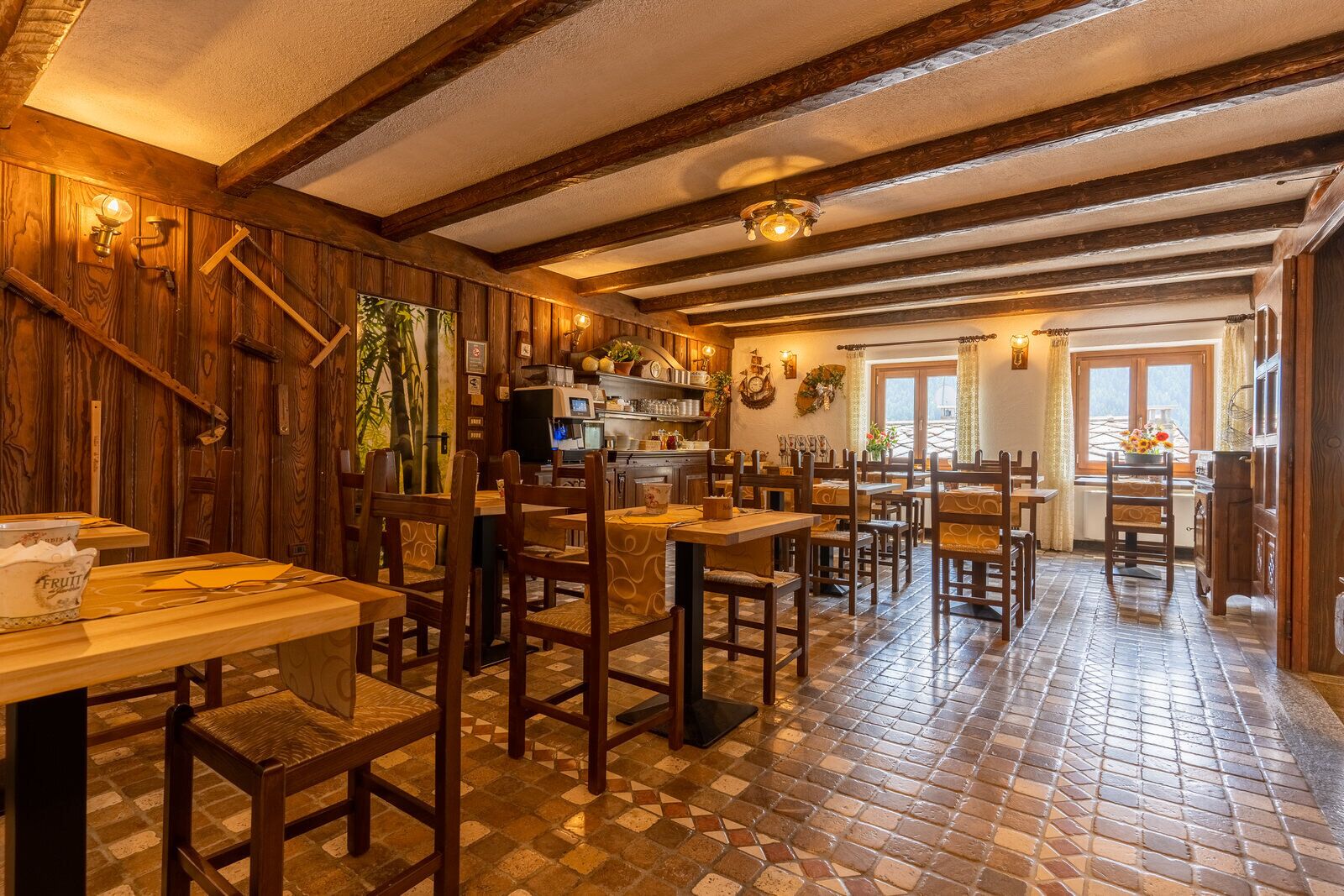 lunch and dinner served