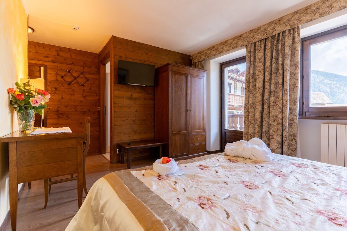 superior double room | desk, blackout curtains, soundproofing, free wifi