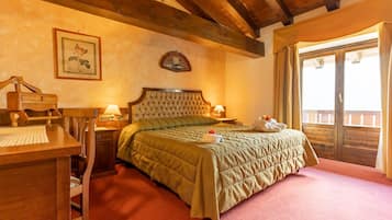 Suite (4 pax) | Una scrivania, tende oscuranti, insonorizzazione, Wi-Fi gratuito