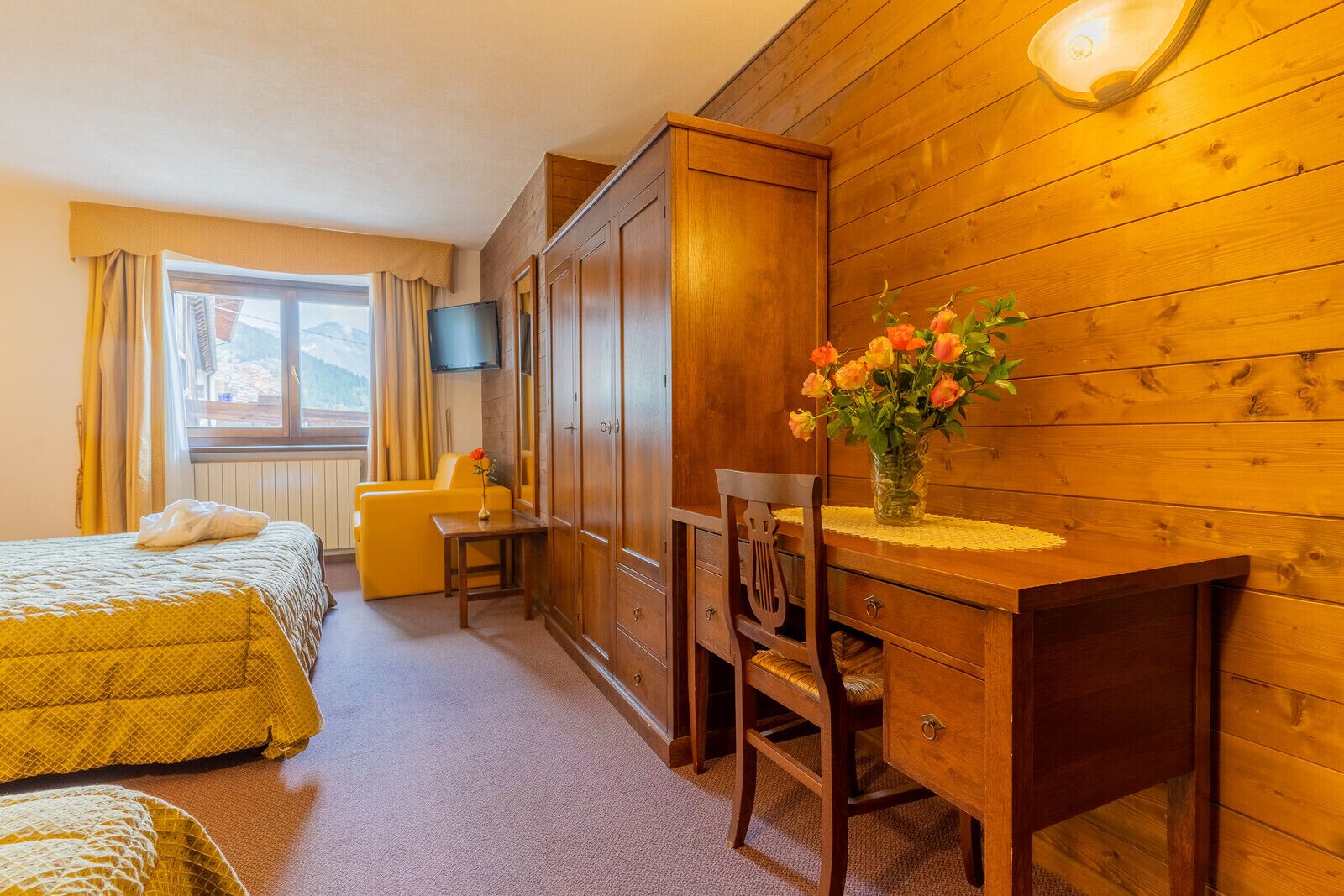 standard quadruple room | desk, blackout curtains, soundproofing, free wifi