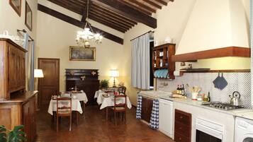 Free daily continental breakfast