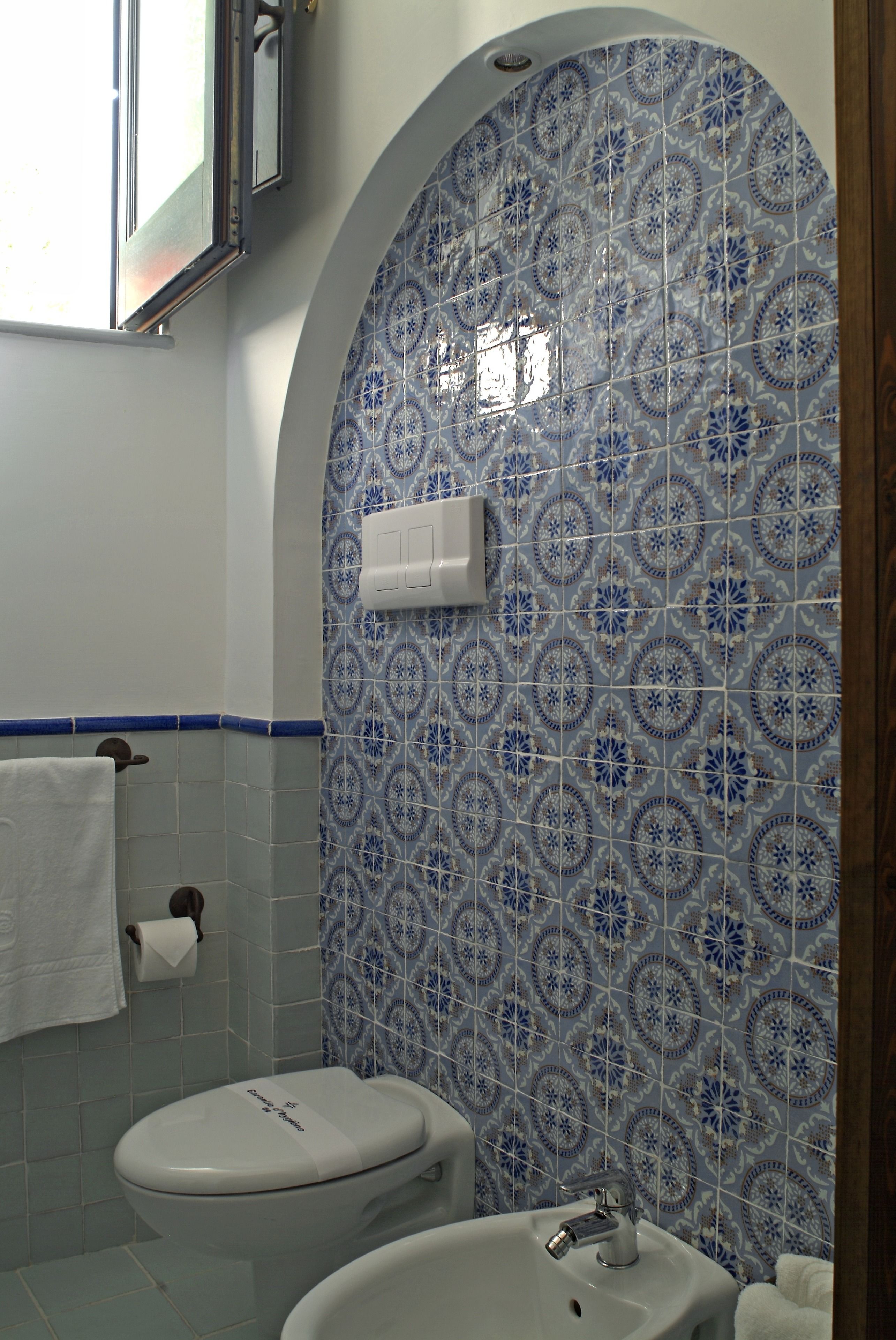 deluxe double room | bathroom | shower, free toiletries, hair dryer, bathrobes