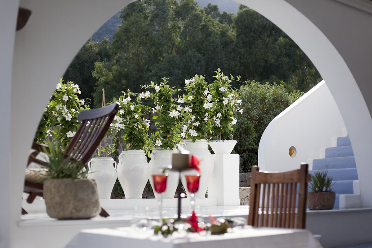 breakfast, lunch, dinner served; regional cuisine, al fresco dining