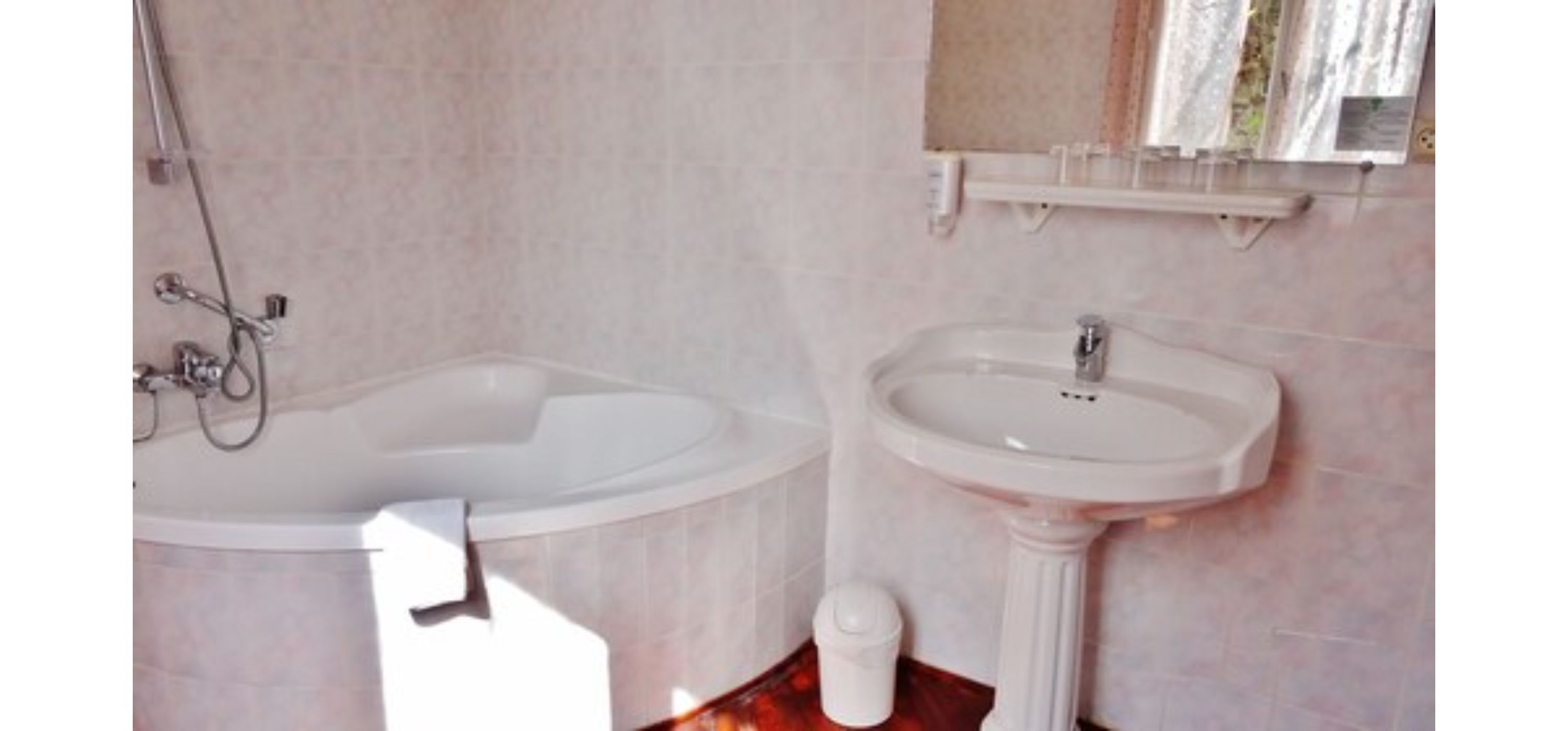 triple room | bathroom | hair dryer, bidet, towels
