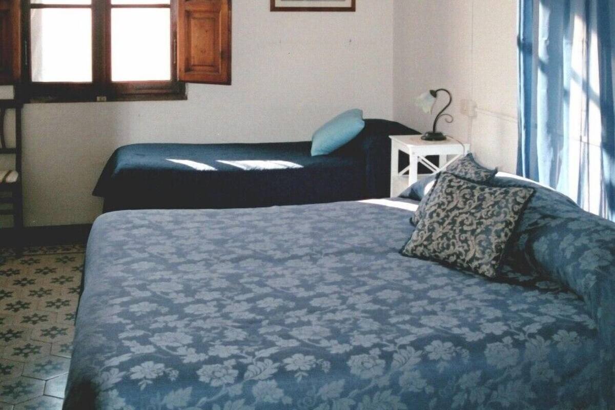 Double Room | Desk, iron/ironing board (on request), rollaway beds, WiFi (free)