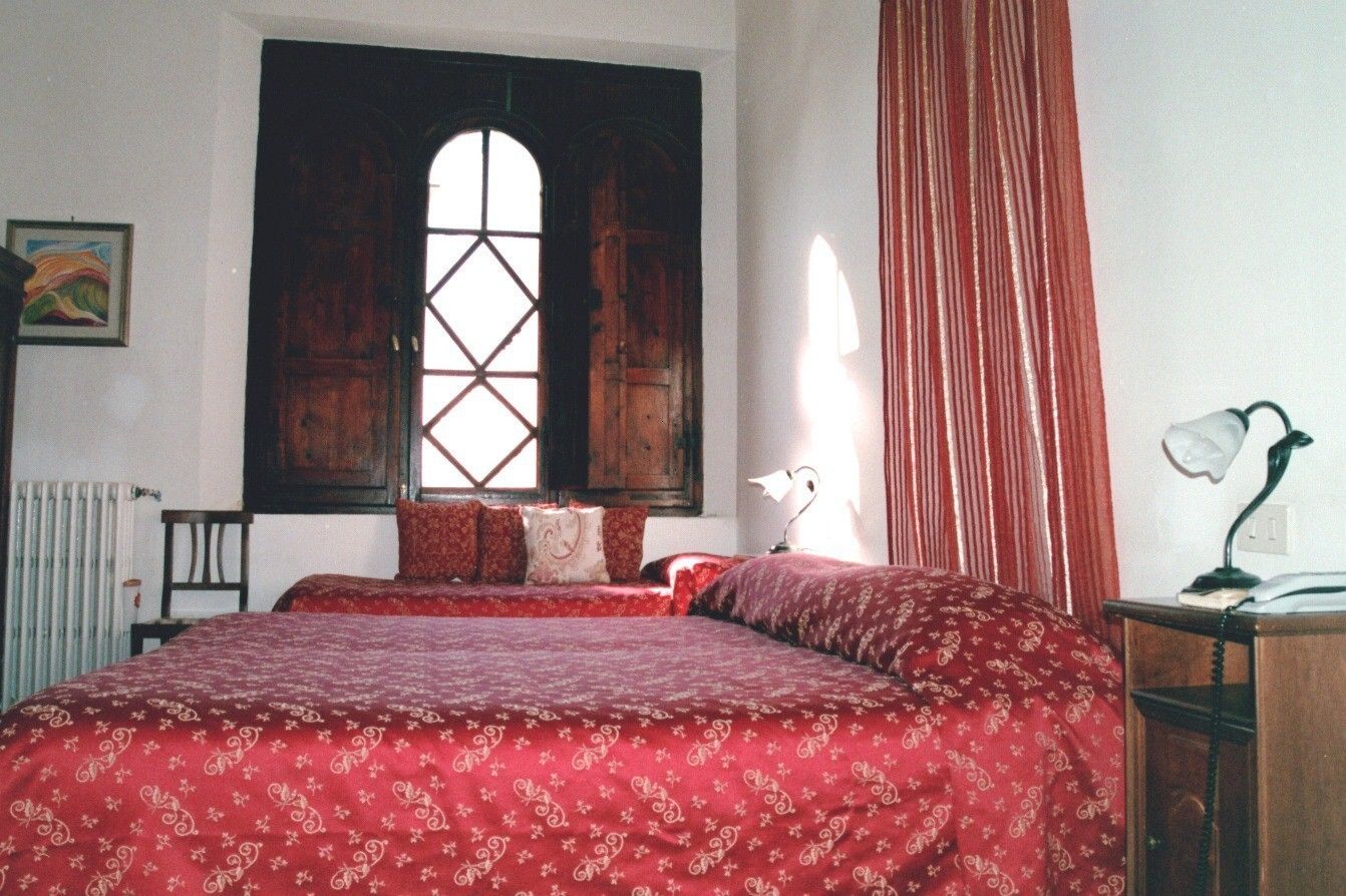 Una scrivania, ferro/asse da stiro, letti aggiuntivi, Wi-Fi gratuito