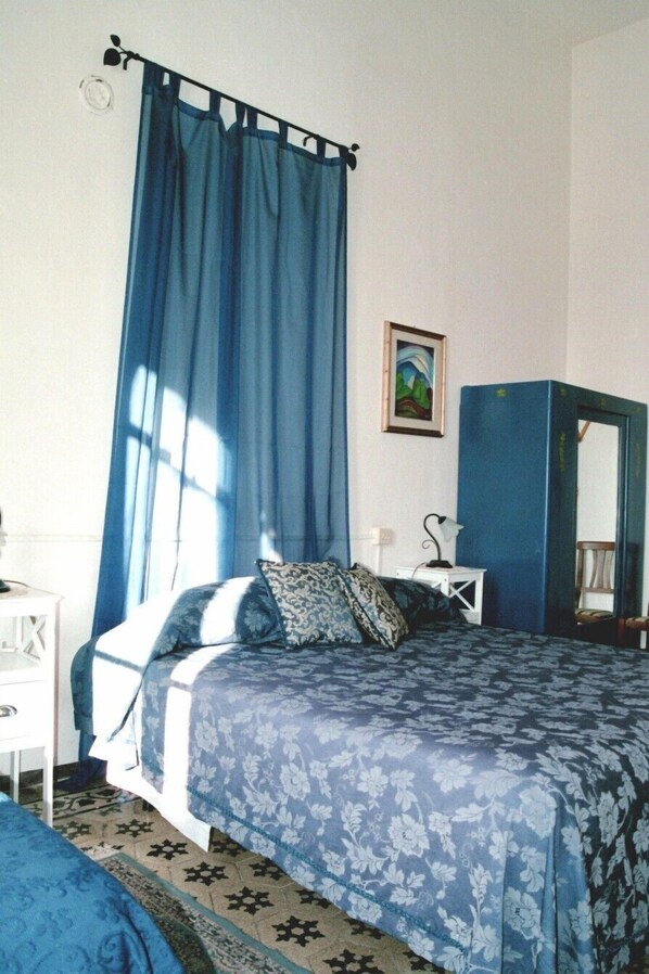 Desk, iron/ironing board, rollaway beds, free WiFi