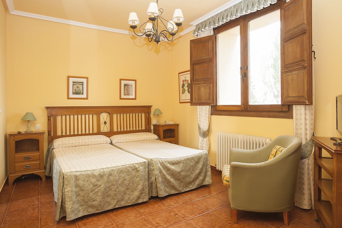 Twin Room | Katil bayi/kot (percuma), cadar katil, akses kerusi roda