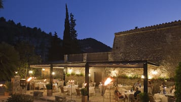 Se sirven desayunos, comidas, cenas y cocina mediterránea