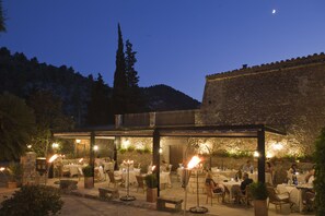 Breakfast, lunch and dinner served - Hermitage Hotel & Spa Mallorca (Bunyola)