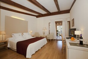 Hochwertige Bettwaren, Minibar, Zimmersafe, individuell eingerichtet