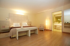 Junior Suite, Terrace | Premium bedding, minibar, in-room safe, individually furnished - Hermitage Hotel & Spa Mallorca (Bunyola)