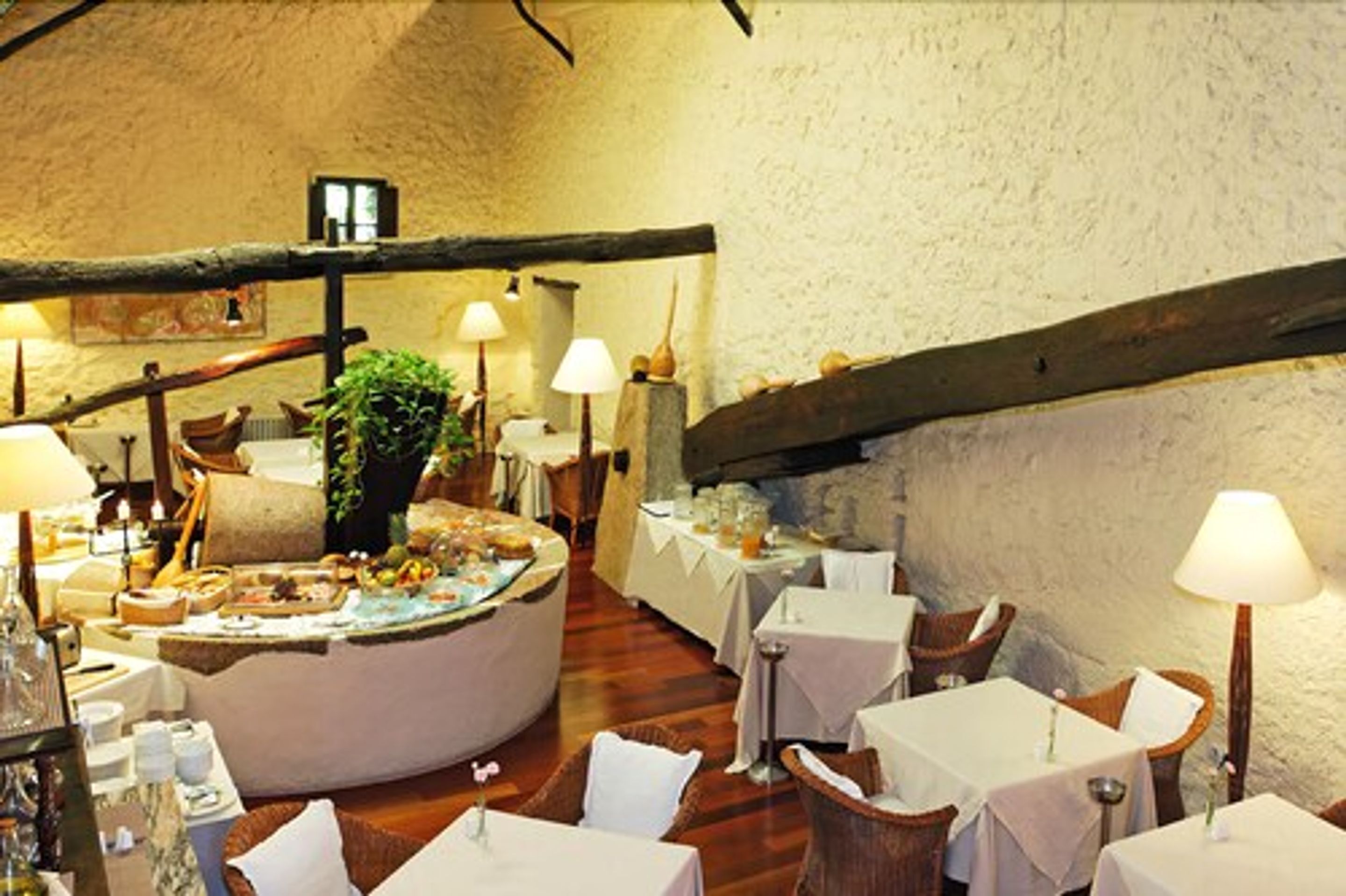 breakfast, lunch, dinner served; mediterranean cuisine