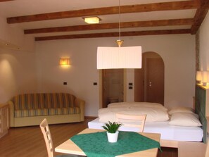 Down duvets, in-room safe, desk, blackout curtains