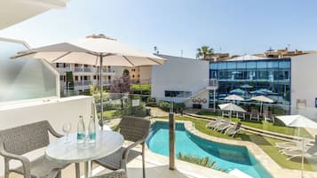 Coffres-forts dans les chambres, bureau, fer et planche Ă  repasser