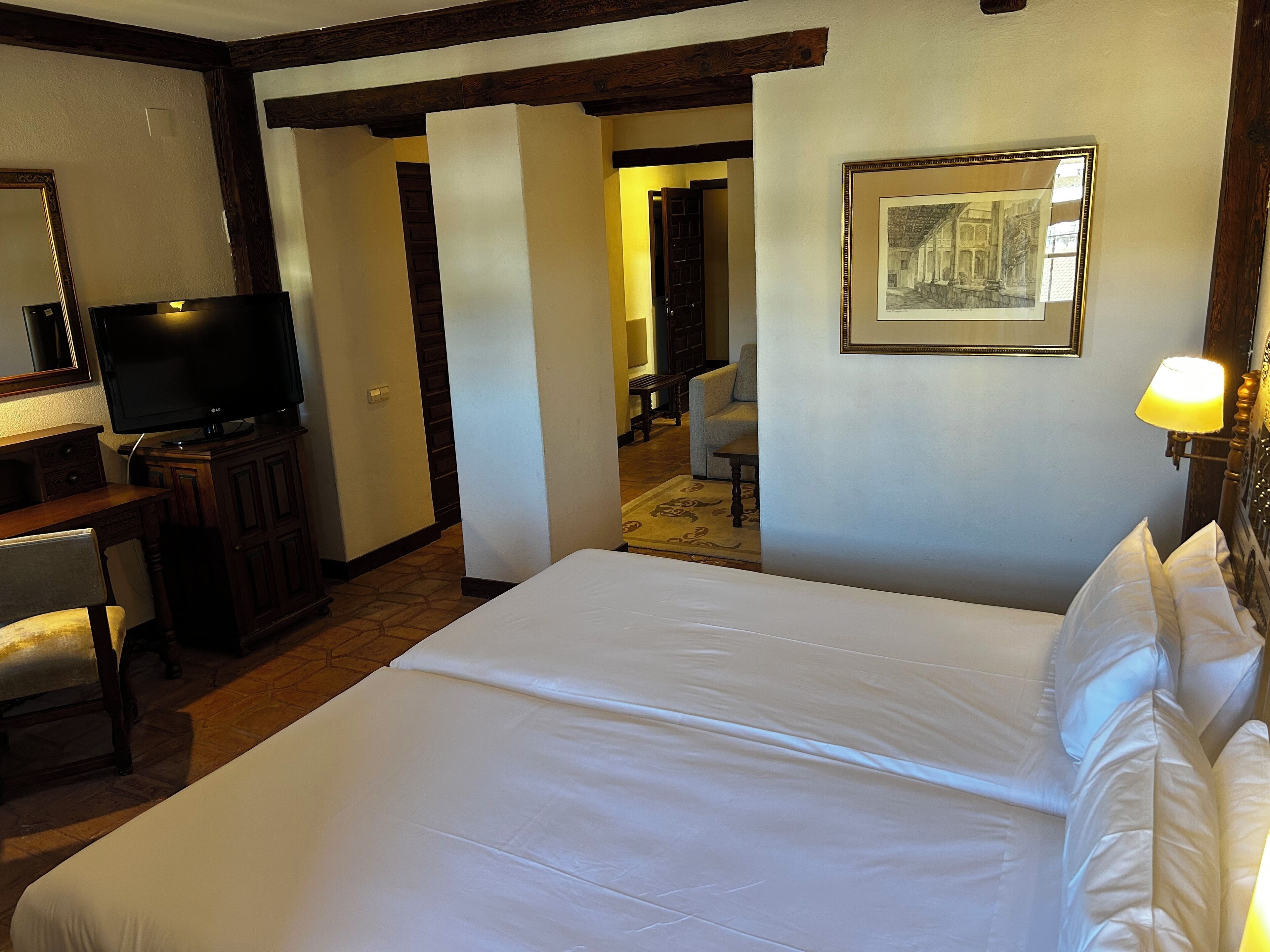 Hochwertige Bettwaren, Minibar, Zimmersafe, Schreibtisch