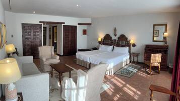 Habitación superior con 2 camas individuales | Ropa de cama de alta calidad, minibar, caja fuerte y escritorio