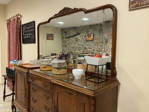 Daily buffet breakfast for a fee - Hotel Cantón (Barcelona)
