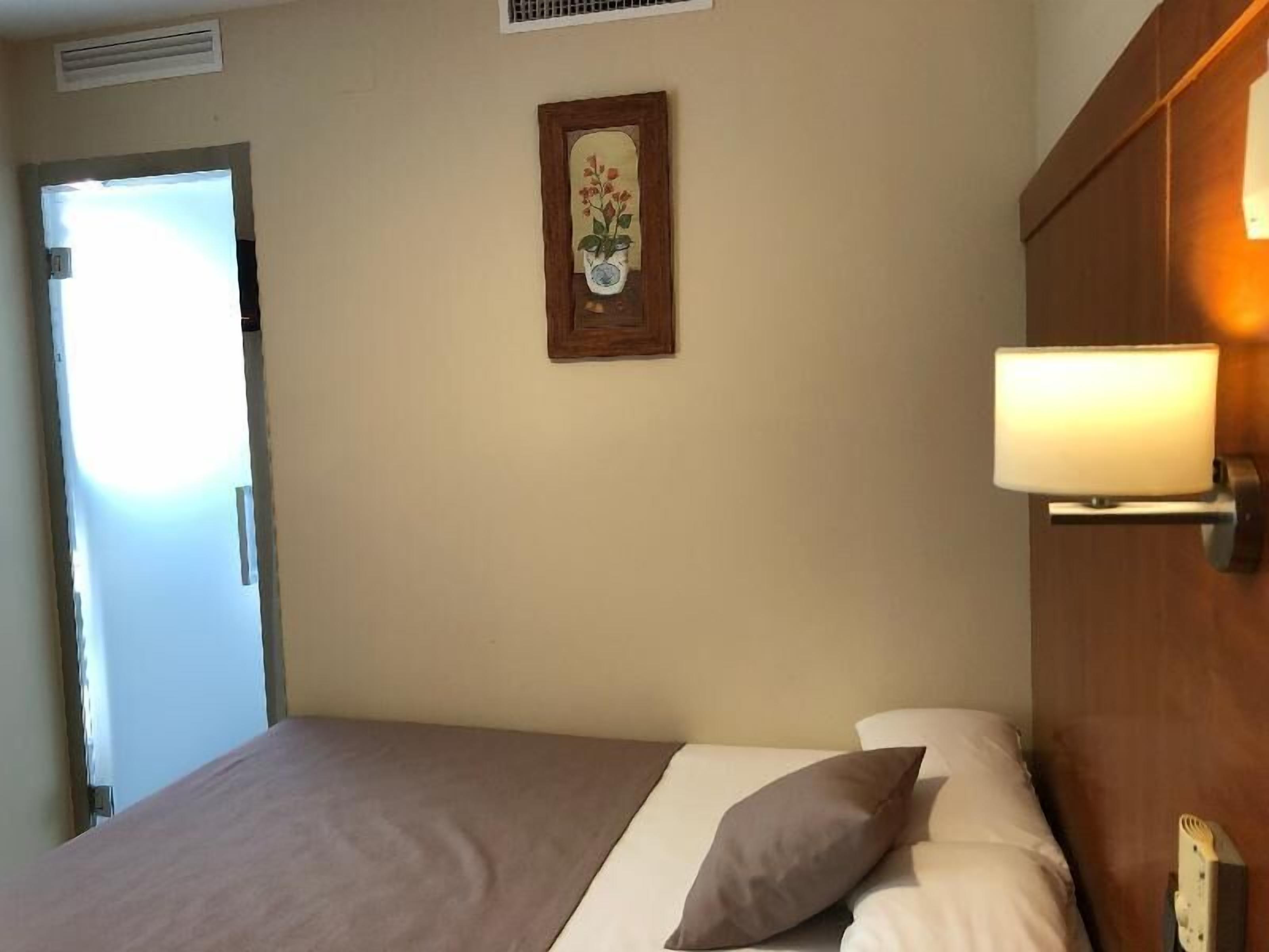 Minibar, Zimmersafe, Verdunkelungsvorhänge, schallisolierte Zimmer