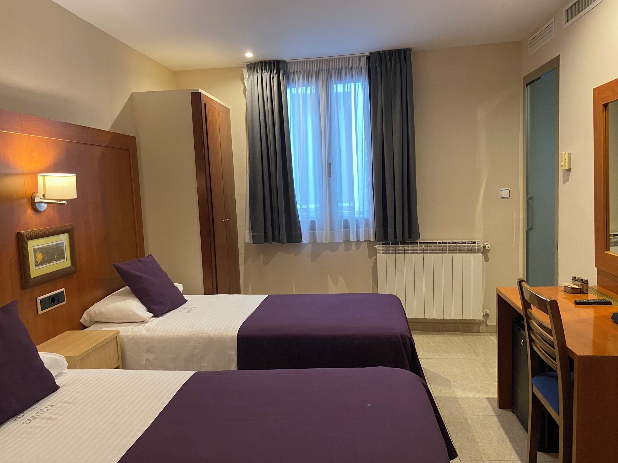 standard double room, 2 single beds | minibar, in-room safe, blackout curtains, soundproofing