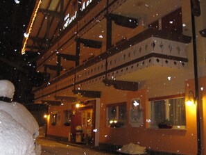 Front of property – evening/night - Hotel Azola (Canazei)