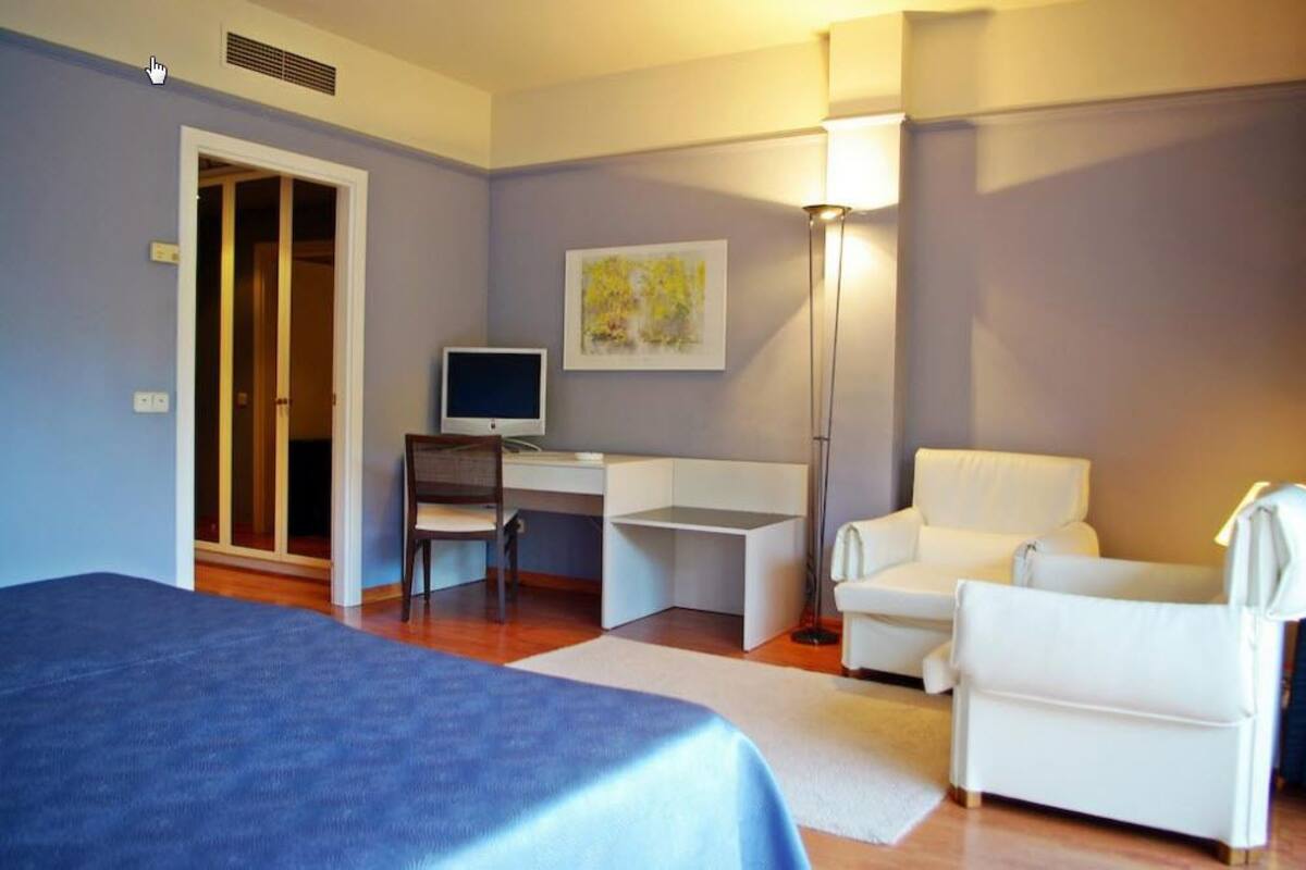 Minibar, in-room safe, desk, soundproofing