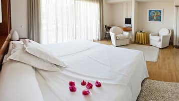 Minibar, in-room safe, desk, soundproofing