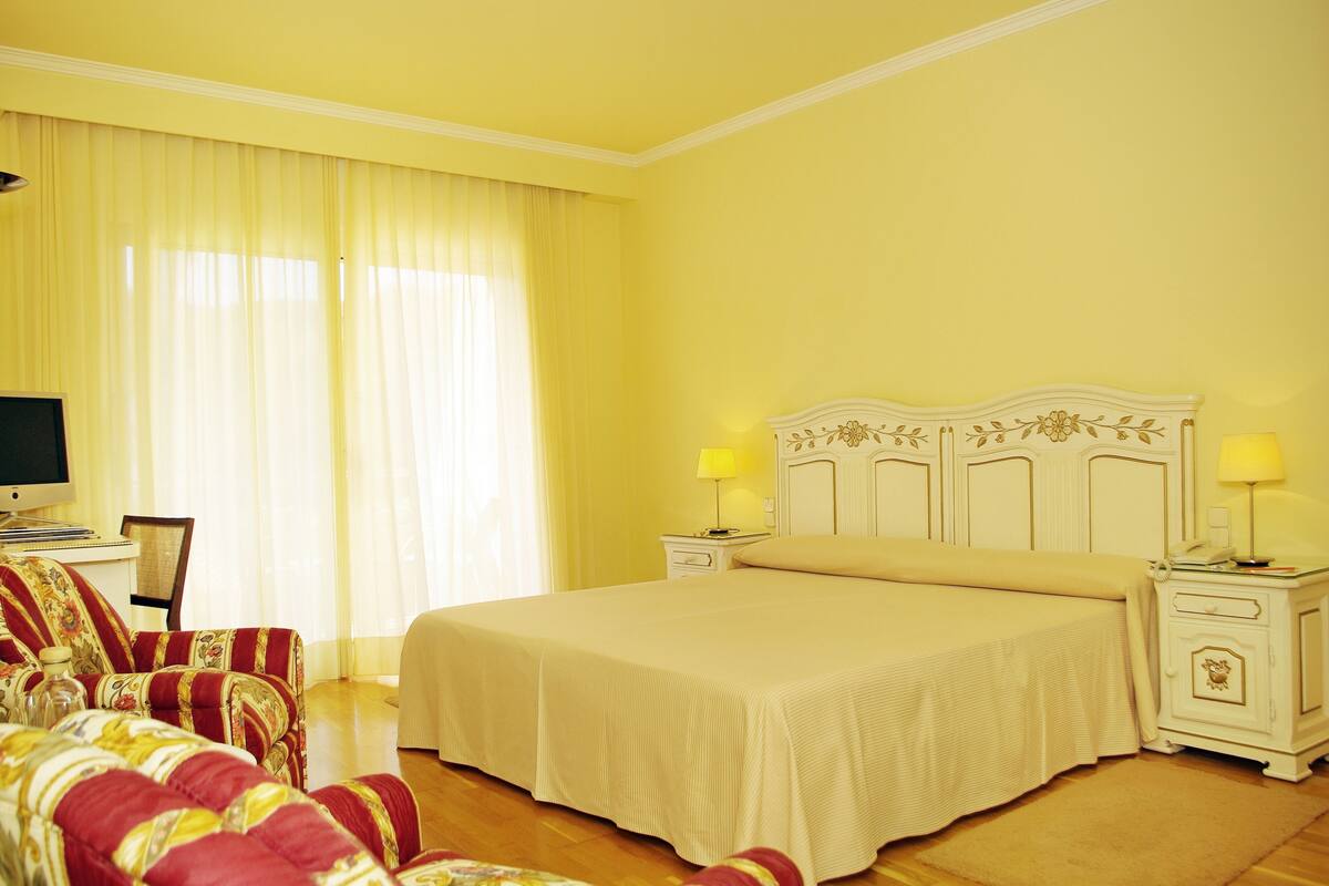Minibar, in-room safe, desk, soundproofing