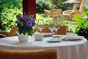 Khu ẩm thực ngoài trời