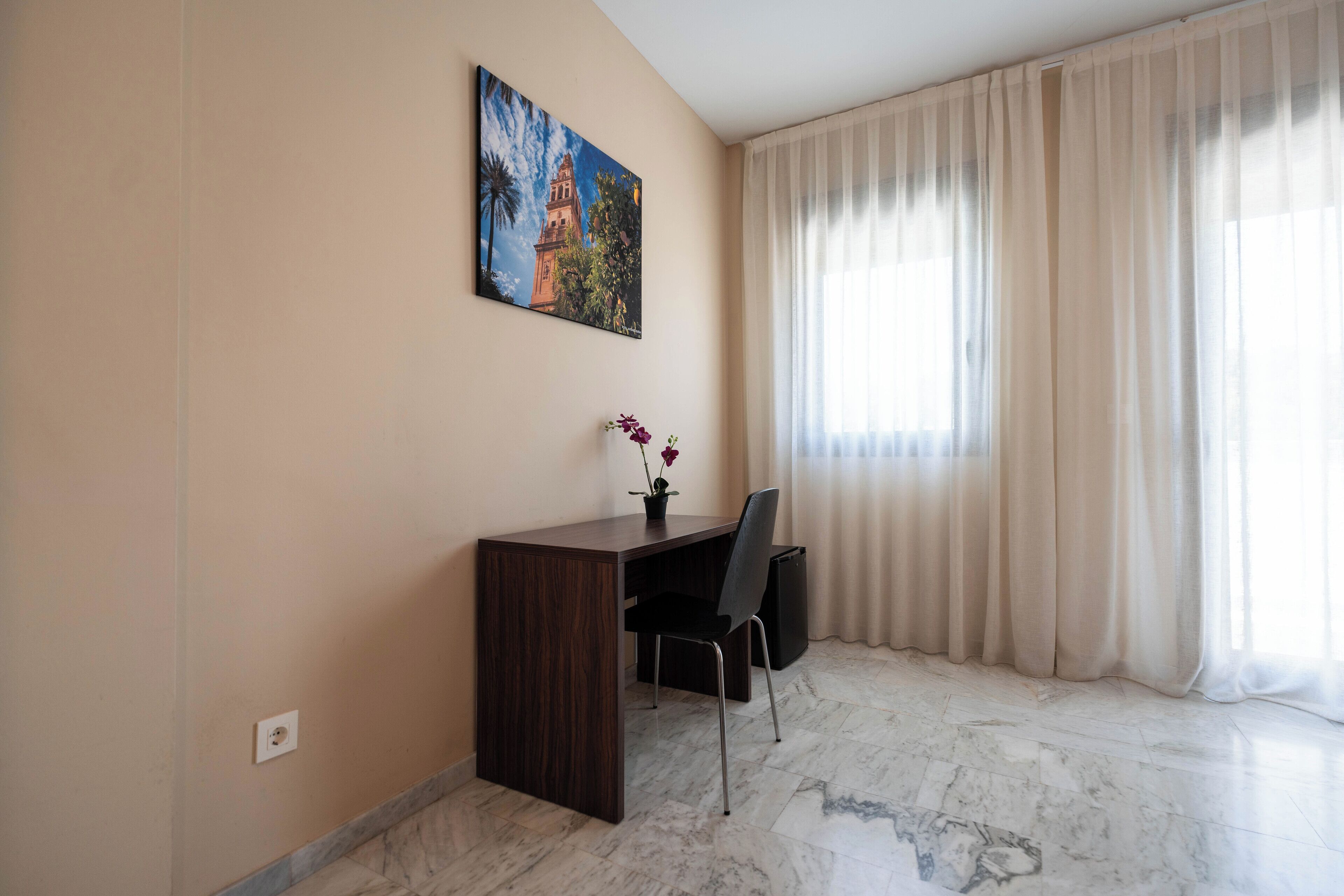 double room | in-room safe, desk, free wifi, bed sheets