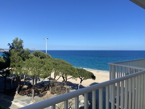 Double Room, Partial Ocean View | Terrace/patio