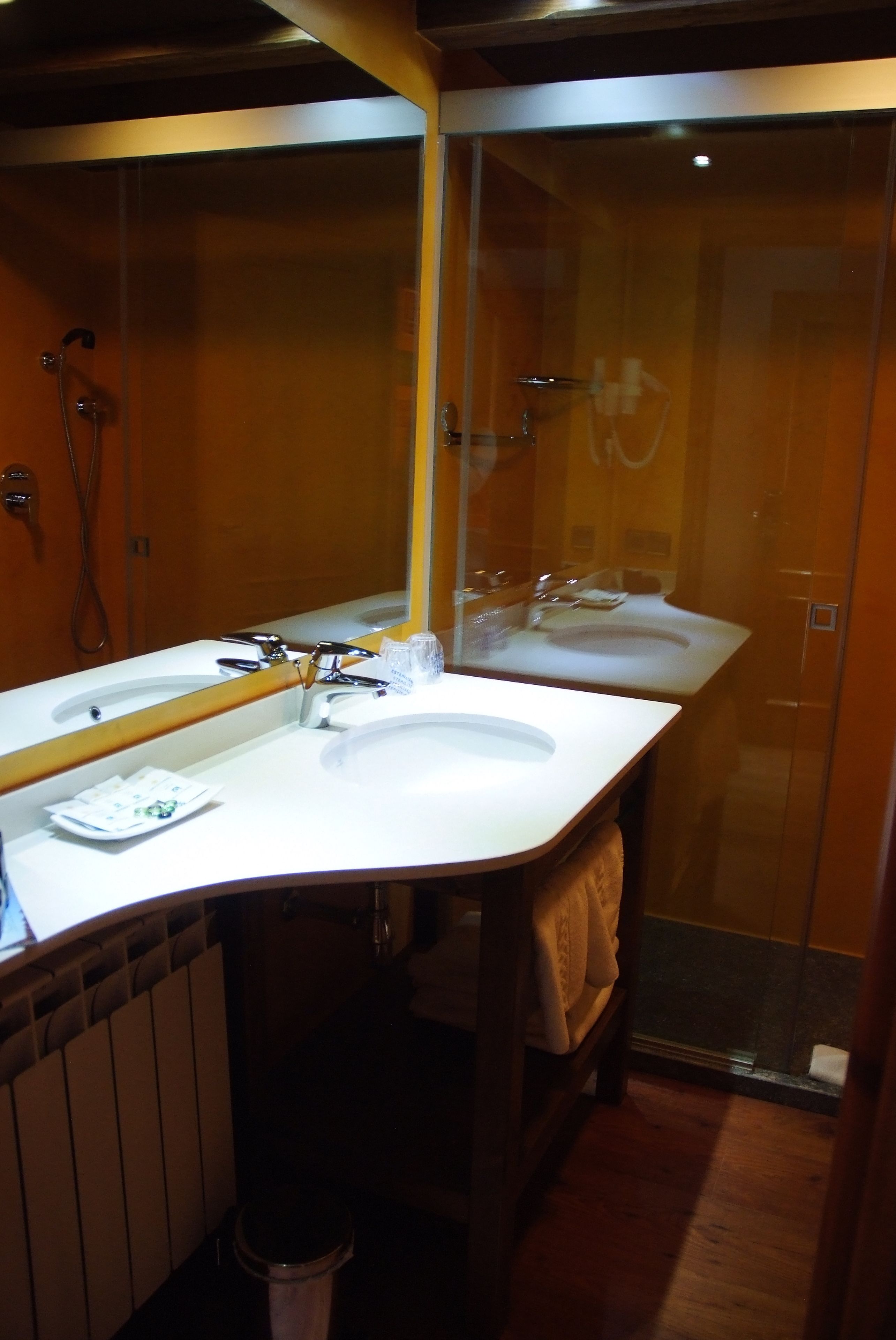 triple room | bathroom | shower, free toiletries, hair dryer, towels