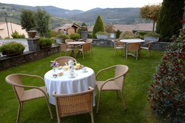 تناول الطعام بالخارج