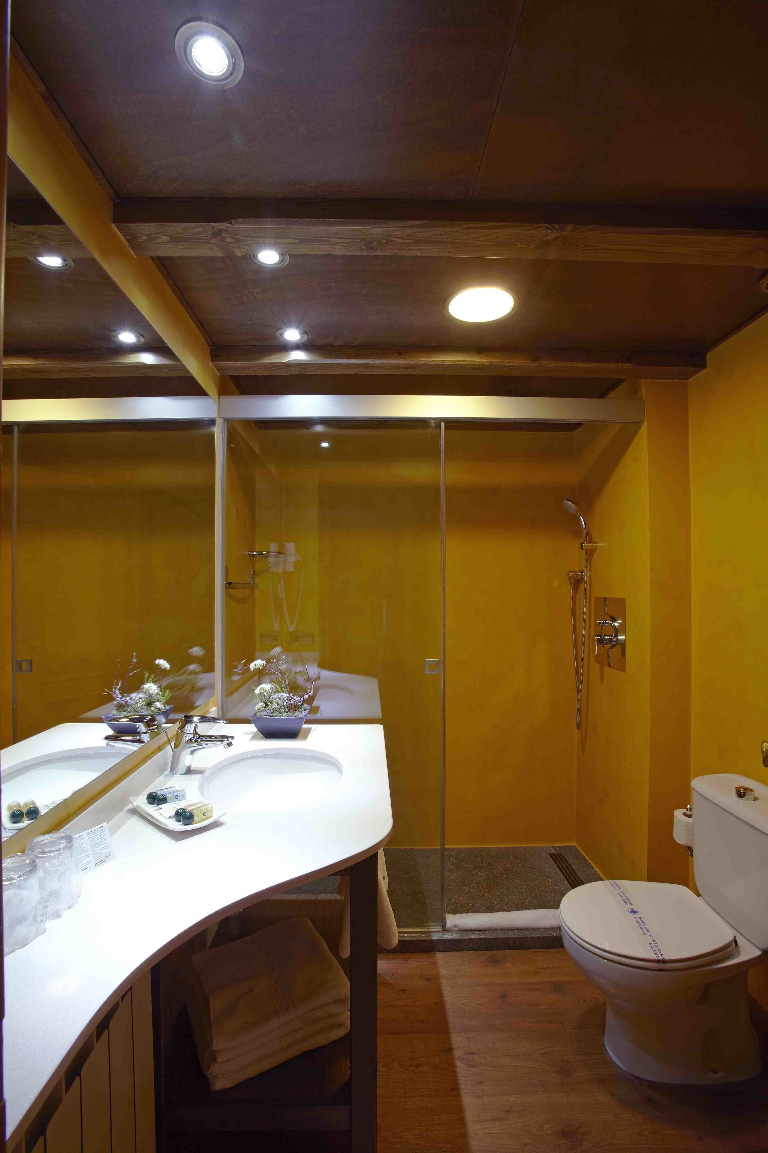 triple room | premium bedding, in-room safe, desk, blackout curtains