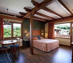 Superior Room | Premium bedding, in-room safe, desk, blackout drapes