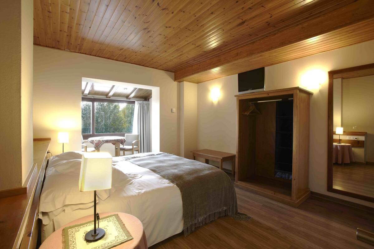 Double Room | Premium bedding, in-room safe, desk, blackout drapes
