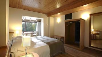 Double Room | Premium bedding, in-room safe, desk, blackout drapes