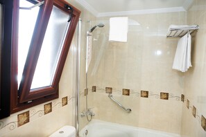 In-room safe, free WiFi, bed sheets - Hotel Alameda Malaga (Málaga)