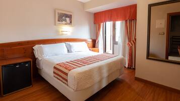 In-room safe, free WiFi, bed sheets