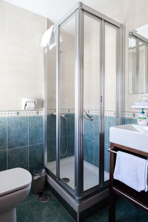 Habitación individual básica | Caja fuerte, wifi gratis, ropa de cama