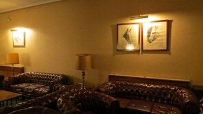 Flat-screen TV - Hotel Monclús (Palencia)