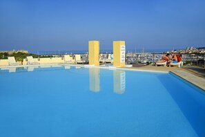 2 outdoor pools, pool umbrellas, sun loungers - Residéal (Antibes)