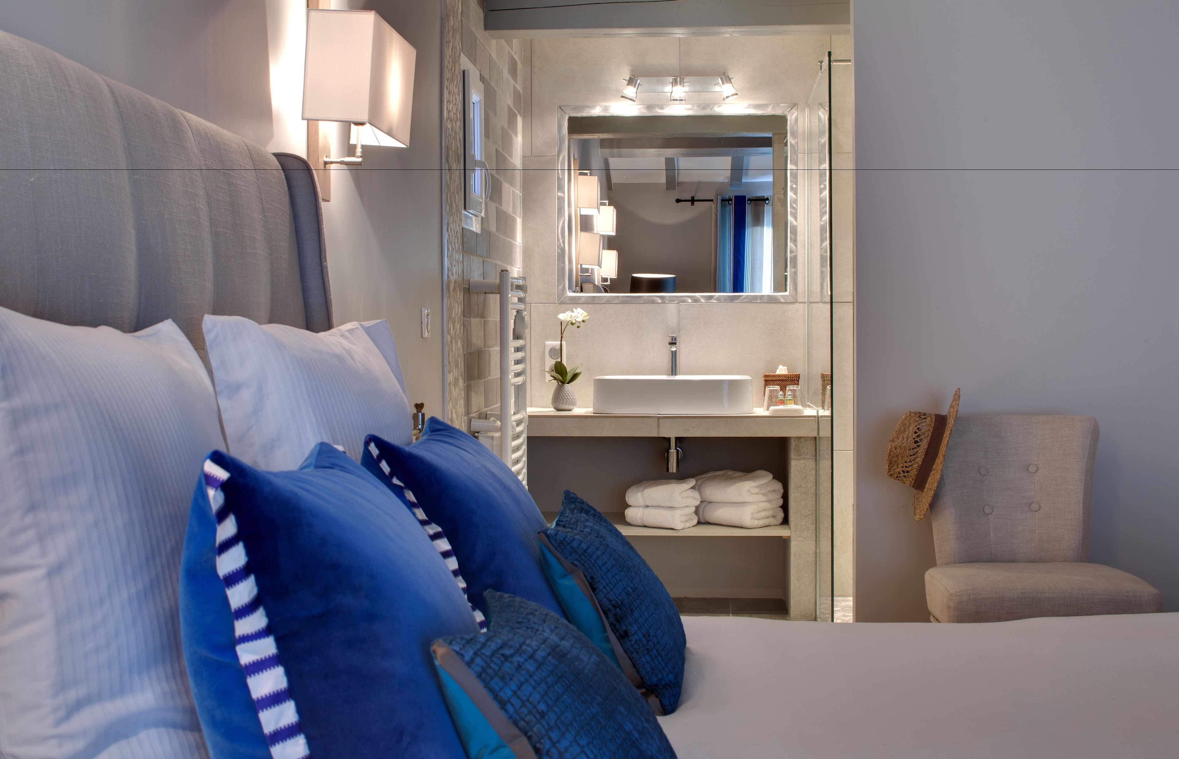 executive room | premium bedding, minibar, in-room safe, desk