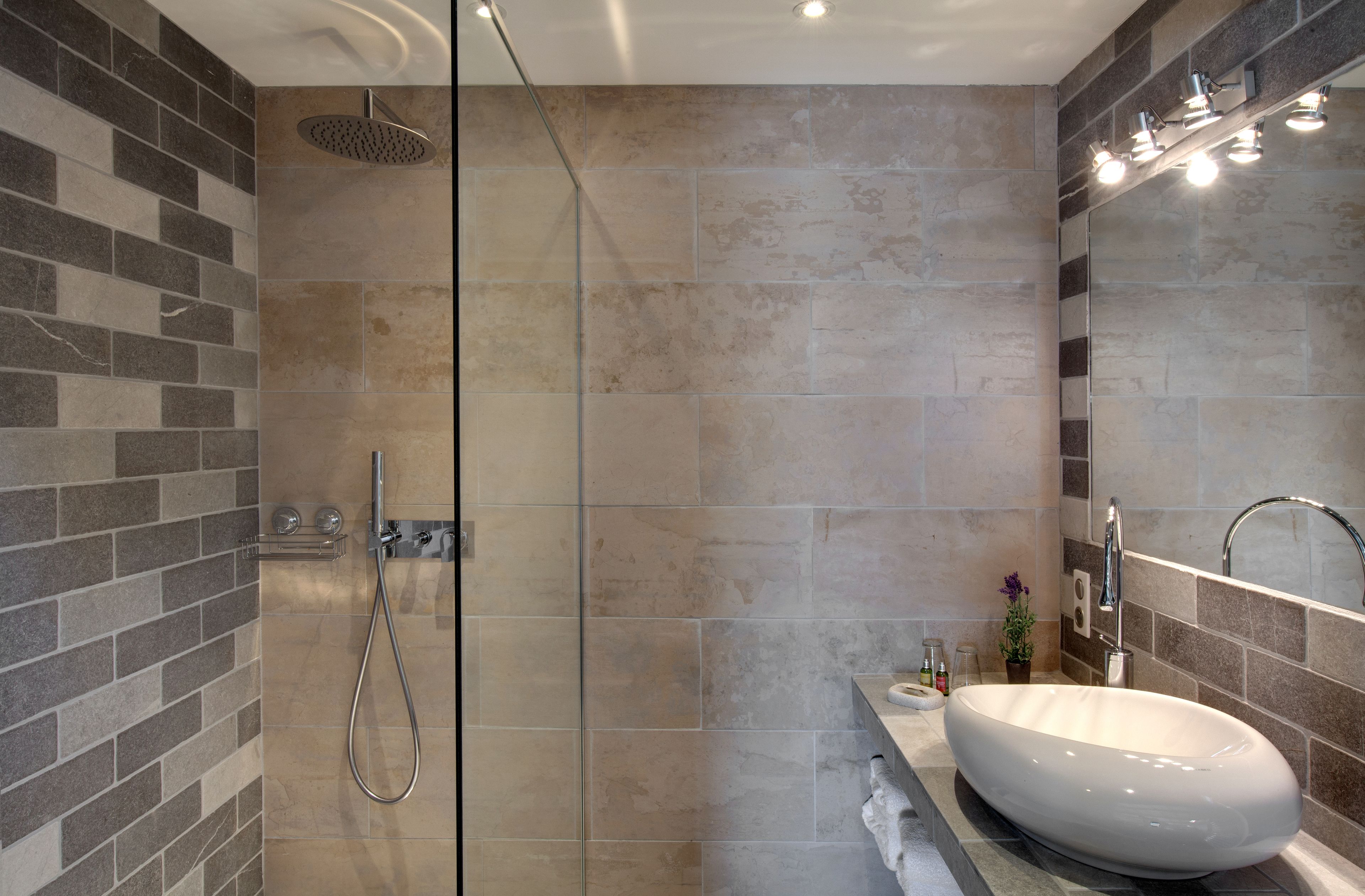 executive room | bathroom | free toiletries, hair dryer, towels