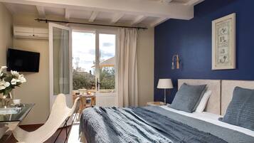 Premium bedding, minibar, in-room safe, desk