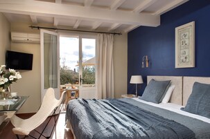 Ropa de cama de alta calidad y minibar 