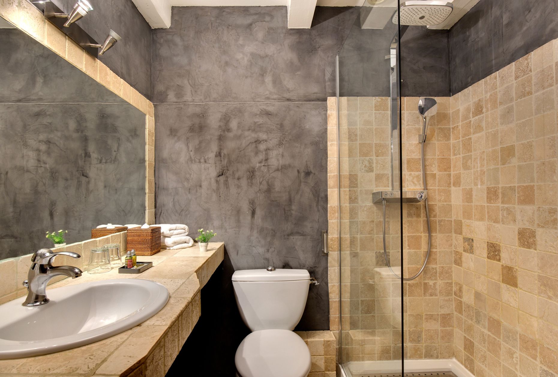 classic double room | bathroom | free toiletries, hair dryer, towels