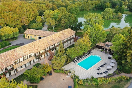 Exterior. Domaine du Gouverneur