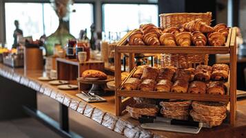 Päivittäinen buffetaamiainen maksusta