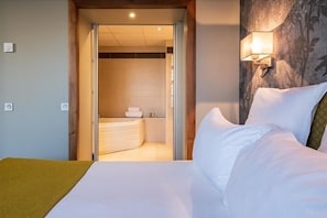 Frigobar, cofres nos quartos, individualmente decorados